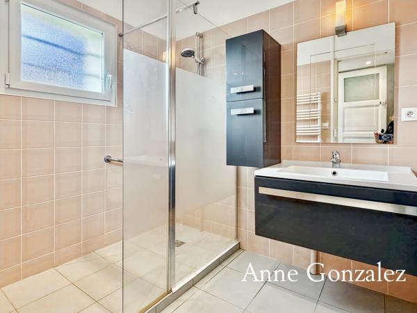 ORLEANS CENTRE, Bel appartement plain pied de plus de 85 m2 avec jardin privatif, terrasse et garage dans petite coproriété très bien entretenue