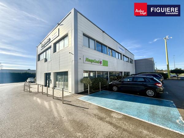 LOCATION BUREAUX AVEC VISIBILITÉ COMMERCIALE