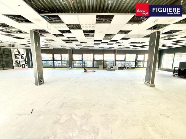 LOCATION BUREAUX AVEC VISIBILITÉ COMMERCIALE