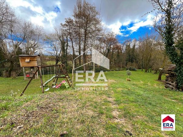 Superbe villa récente bordée d'un petit ruisseau