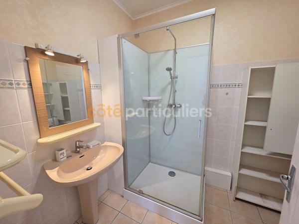 Vente
                Maison156 m² - 6 Pièces -
                    VERON (89510)