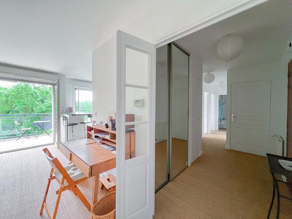 Appartement 2 chambres à vendre dans un quartier prisé des Ponts de Cé avec vue sur Loire et place de parking en sous-sol
