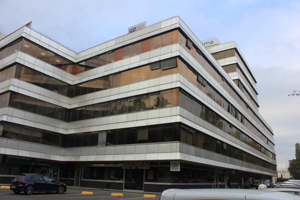 Bureaux à vendre à Cergy avec parking et accès direct RER A