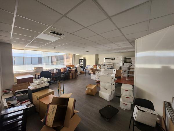 Bureaux à vendre à Cergy avec parking et accès direct RER A