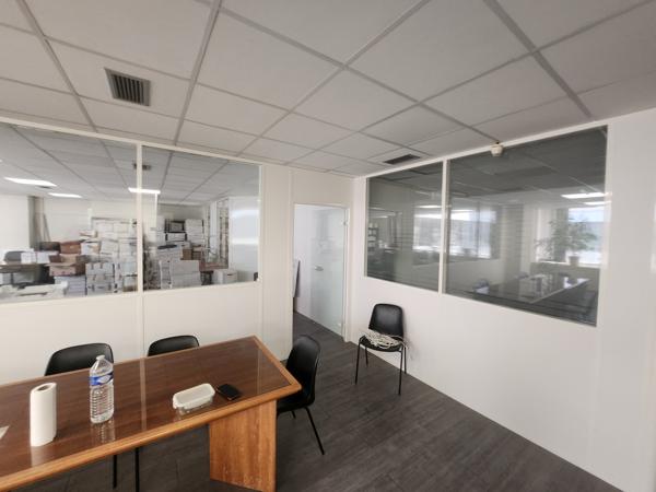 Bureaux à vendre à Cergy avec parking et accès direct RER A
