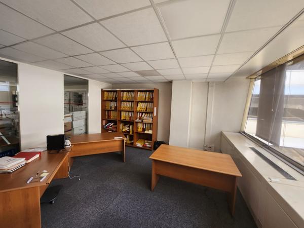 Bureaux à vendre à Cergy avec parking et accès direct RER A