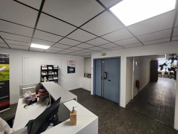 Bureaux à vendre à Cergy avec parking et accès direct RER A