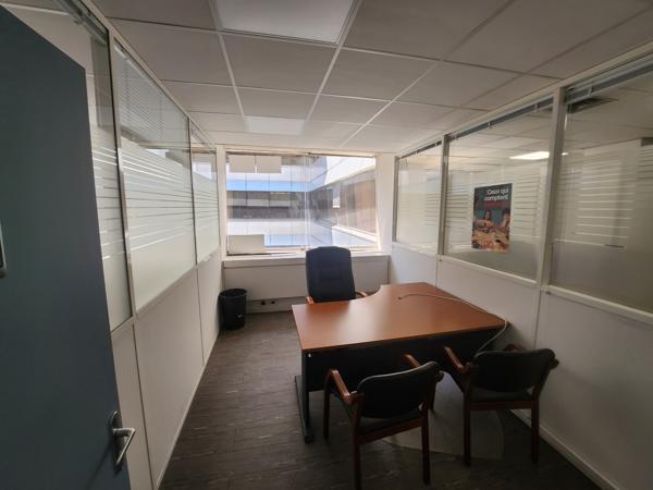 Bureaux à vendre à Cergy avec parking et accès direct RER A