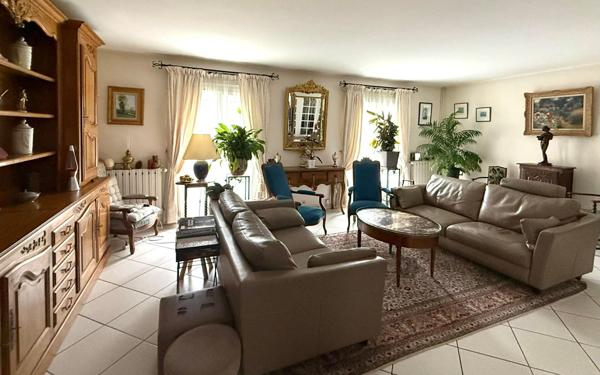 Maison à vendre    8 pièces • 284 m2 Lacroix-Saint-Ouen