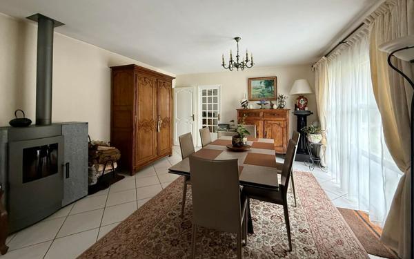 Maison à vendre    8 pièces • 284 m2 Lacroix-Saint-Ouen