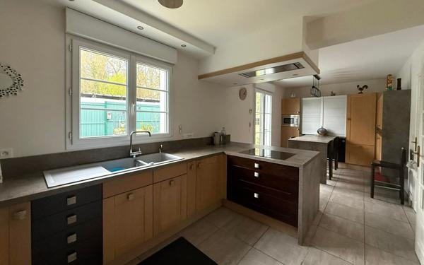 Maison à vendre    8 pièces • 284 m2 Lacroix-Saint-Ouen