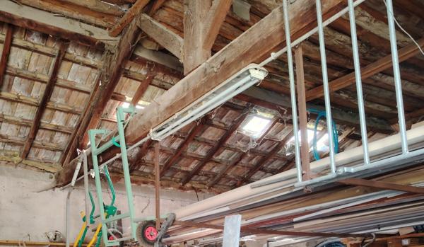 Garage REMISE 60m2 environ, DIGNE LES BAINS (04)