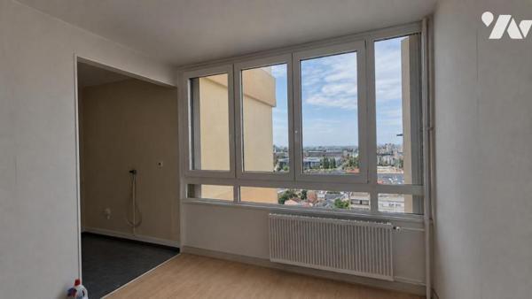 Sur la commune d'AUBERVILLIERS (SEINE SAINT DENIS) STUDIO+CAVE+PARKING
