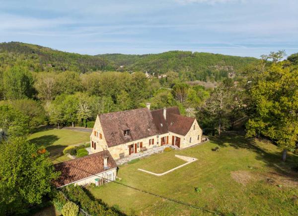 Maison ancienne - Sarlat-la-caneda EXCLUSIVITE - Secteur SARLAT - Belle propriété de charme en pierre avec maison d'amis sur 4410 m² arborés en situation dominante