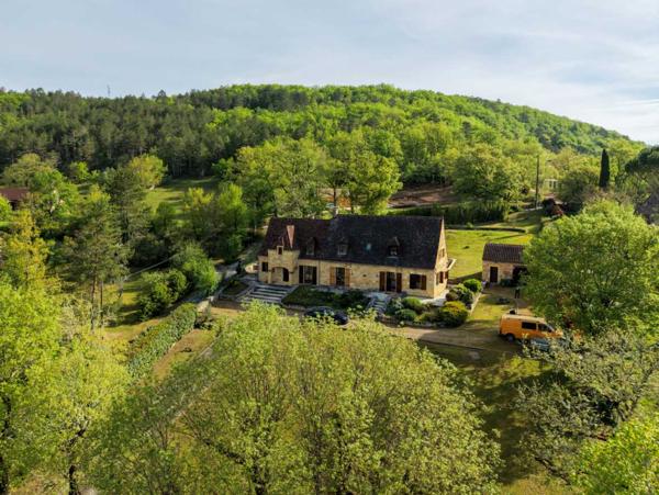 Maison ancienne - Sarlat-la-caneda EXCLUSIVITE - Secteur SARLAT - Belle propriété de charme en pierre avec maison d'amis sur 4410 m² arborés en situation dominante
