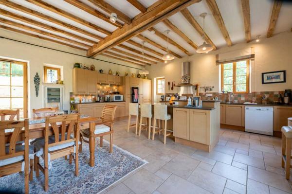 Maison ancienne - Sarlat-la-caneda EXCLUSIVITE - Secteur SARLAT - Belle propriété de charme en pierre avec maison d'amis sur 4410 m² arborés en situation dominante