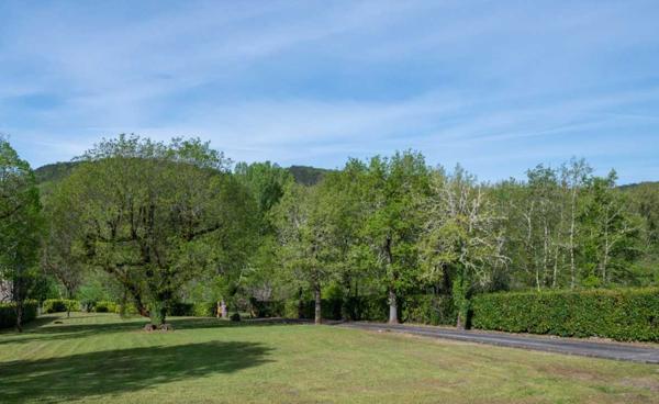 Maison ancienne - Sarlat-la-caneda EXCLUSIVITE - Secteur SARLAT - Belle propriété de charme en pierre avec maison d'amis sur 4410 m² arborés en situation dominante