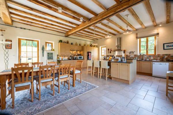 Maison ancienne - Sarlat-la-caneda EXCLUSIVITE - Secteur SARLAT - Belle propriété de charme en pierre avec maison d'amis sur 4410 m² arborés en situation dominante