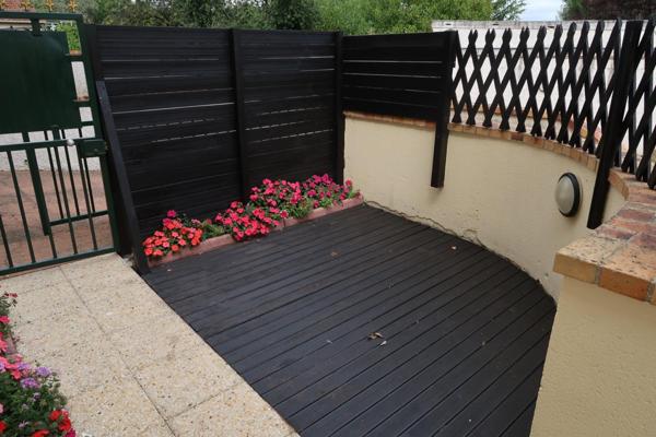 Grans studio avec terrasse au rez-de-chaussée, calme, centre ville