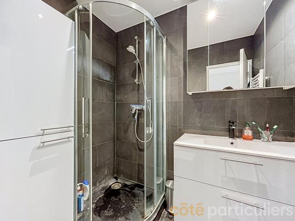 Vente
                Appartement89,97 m² - 3 Pièces -
                    SAINT MAUR DES FOSSES (94210)