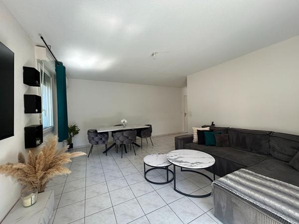 Appartement en rez de chaussée avec grand jardin et parking