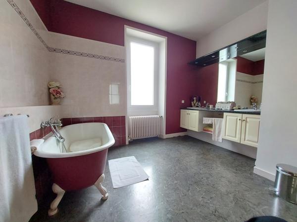 Maison de maitre au cœur du bourg