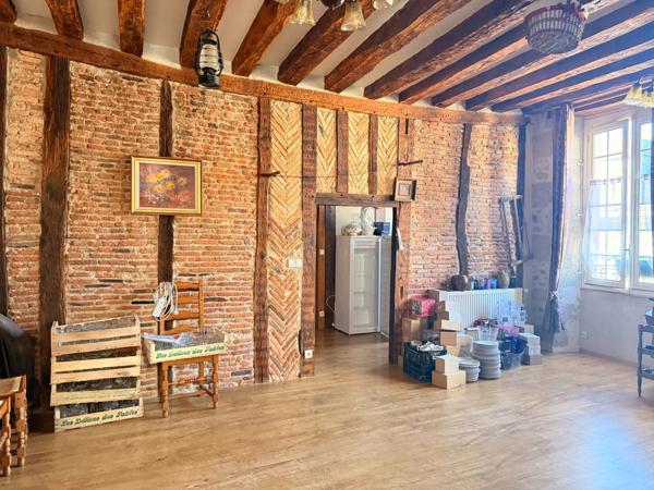 OPPORTUNITE ! Restaurant de caractère avec fonds et murs, adresse emblématique, à vendre au coeur de Guéret 415 000 €