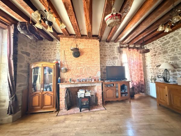 OPPORTUNITE ! Restaurant de caractère avec fonds et murs, adresse emblématique, à vendre au coeur de Guéret 415 000 €