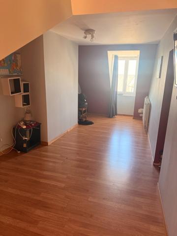 OPPORTUNITE ! Restaurant de caractère avec fonds et murs, adresse emblématique, à vendre au coeur de Guéret 415 000 €