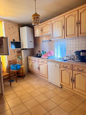 OPPORTUNITE ! Restaurant de caractère avec fonds et murs, adresse emblématique, à vendre au coeur de Guéret 415 000 €