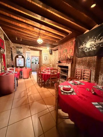 OPPORTUNITE ! Restaurant de caractère avec fonds et murs, adresse emblématique, à vendre au coeur de Guéret 415 000 €