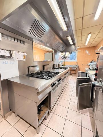 OPPORTUNITE ! Restaurant de caractère avec fonds et murs, adresse emblématique, à vendre au coeur de Guéret 415 000 €
