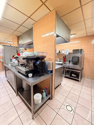 OPPORTUNITE ! Restaurant de caractère avec fonds et murs, adresse emblématique, à vendre au coeur de Guéret 415 000 €
