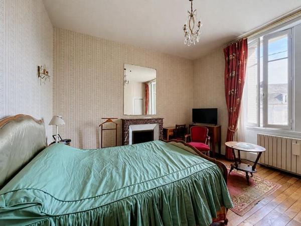 Maison à vendre 337 920 € Bourges 6 p 160 m² DPE E
