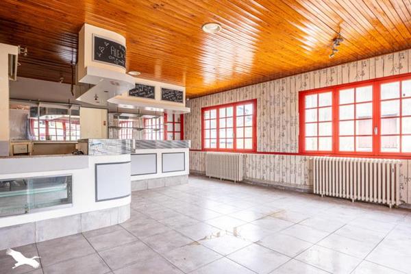 Immeuble à vendre |  Saint-Pierre-le-Vieux |  250 m²