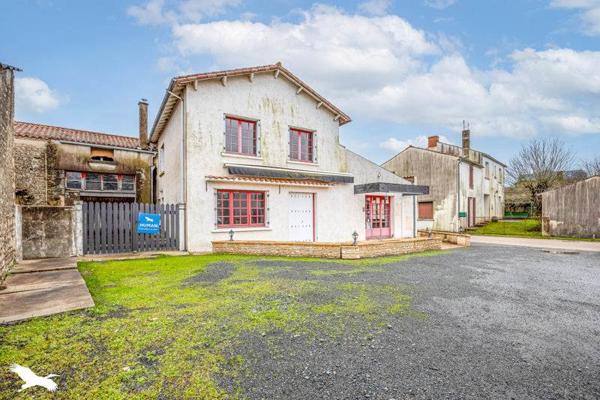 Immeuble à vendre |  Saint-Pierre-le-Vieux |  250 m²