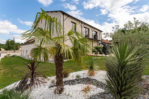 Loft et son jardin dans un ancien atelier réinventé à Aigremont
