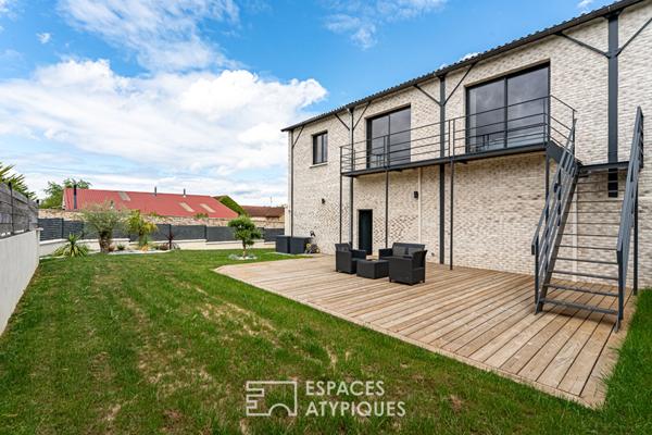 Loft et son jardin dans un ancien atelier réinventé à Aigremont