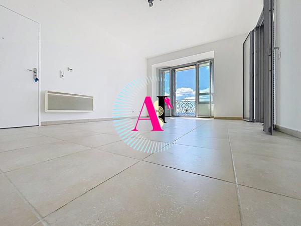 Grasse – Traverse du Prado | 3 pièces avec loggia – Vue panoramique mer – Résidence de caractère