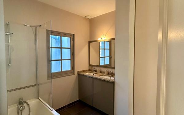 Appartement à louer    3 pièces • 55 m2 Avignon