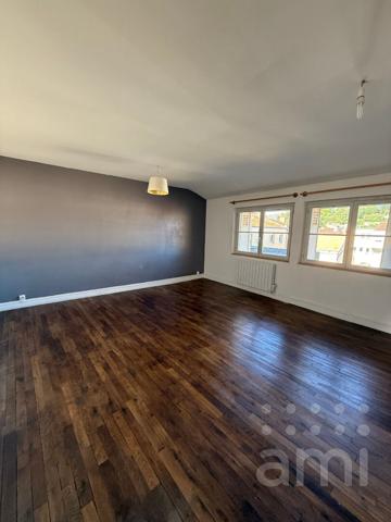 Maison de Type V - Plein Centre-ville