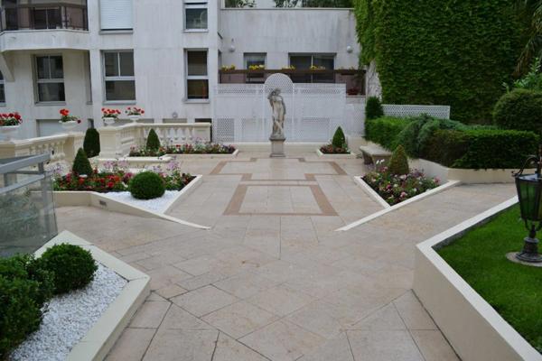 - SAINT DOMINIQUE - 2 pièces en rez de jardin 45m²