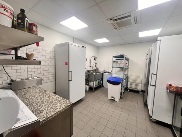 Fonds De Commerce - 70 m²