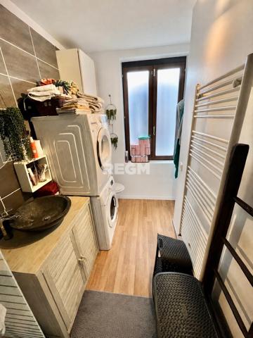 Maison meulière bien entretenue, sous-sol total, double garage, jardin