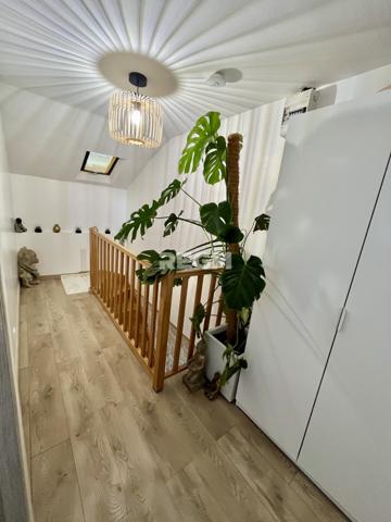 Maison meulière bien entretenue, sous-sol total, double garage, jardin