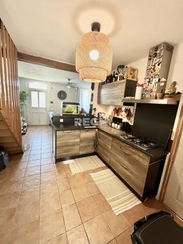 Maison meulière bien entretenue, sous-sol total, double garage, jardin