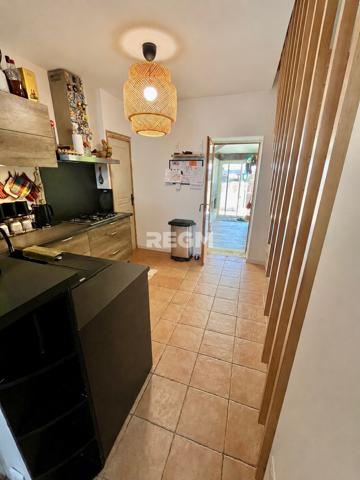 Maison meulière bien entretenue, sous-sol total, double garage, jardin