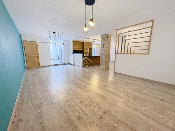 Saint-Affrique (12400) Appartement lumineux de 140 m² avec patio au coeur de Saint-Affrique