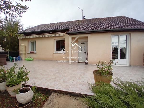 Vue sur la campagne, beau pavillon sur sous sol complet avec sa véranda