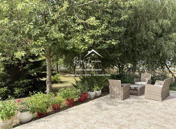 Vue sur la campagne, beau pavillon sur sous sol complet avec sa véranda